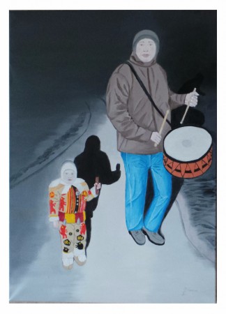 LE TAMBOUR ET L’ENFANT GILLE : huile sur toile, 70 cm x 50 cm, décembre 2015. Très tôt le matin, le « Tambour de gille» va chercher le gille (ici, enfant) pour l’accompagner au son du tambour au lieu de rassemblement de la société carnavalesque.
